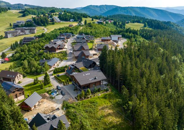 Stavebný pozemok so sieťami. Nádherný výhľad. Donovalley Resort.