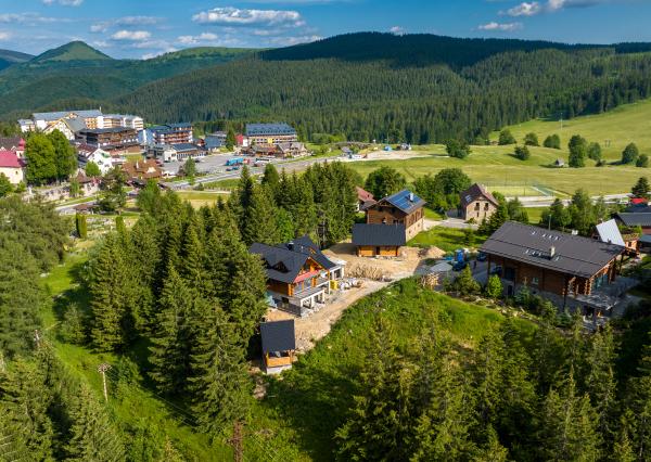 Stavebný pozemok so sieťami. Nádherný výhľad. Donovalley Resort.