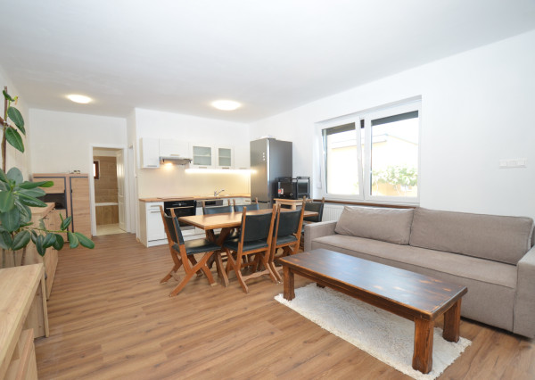 Pekný a priestranný 2-izbový byt s výmerou cca 80 m² – Modra, Vinárska ulica