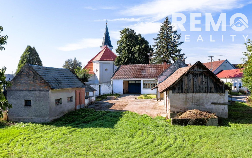 Samostatne stojaci rodinný dom s pozemkom 897m2