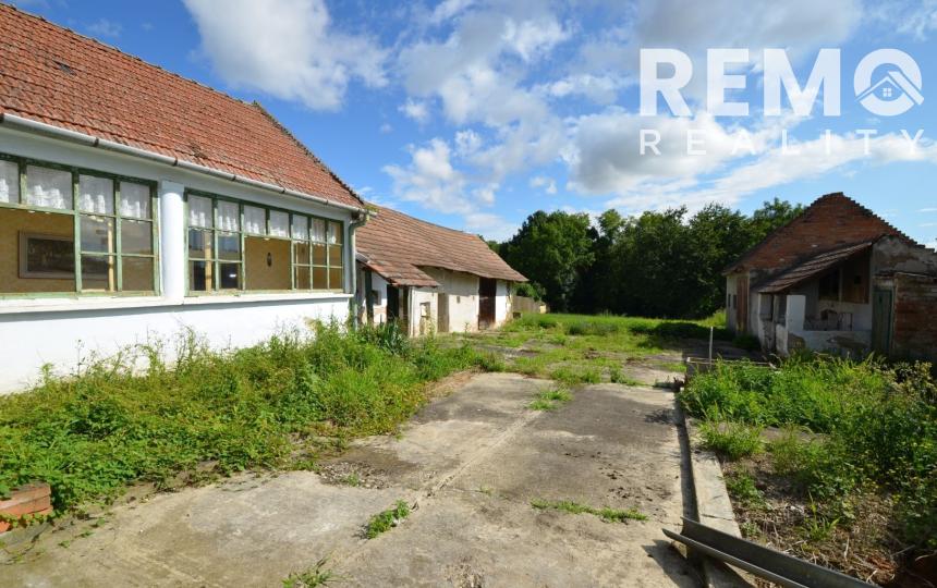 Samostatne stojaci rodinný dom s pozemkom 897m2