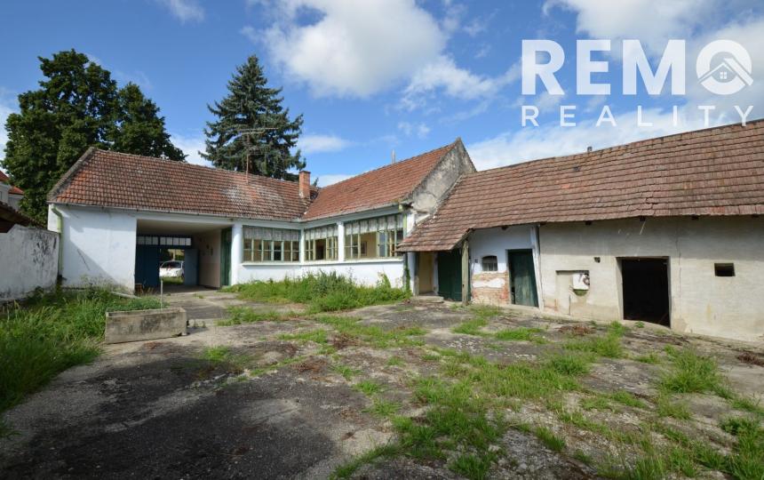 Samostatne stojaci rodinný dom s pozemkom 897m2