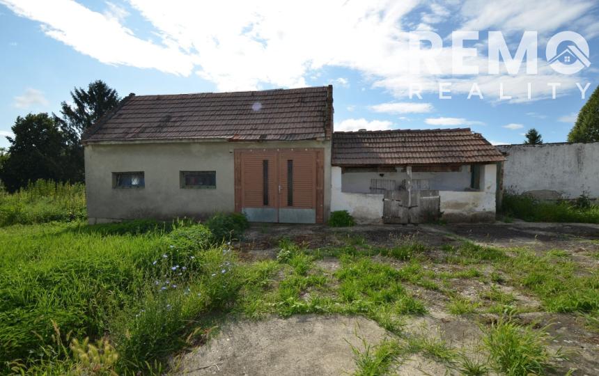 Samostatne stojaci rodinný dom s pozemkom 897m2