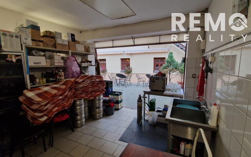 Prenájom kaviarne v centre s 120m2 terasou a garážou. TOP PONUKA