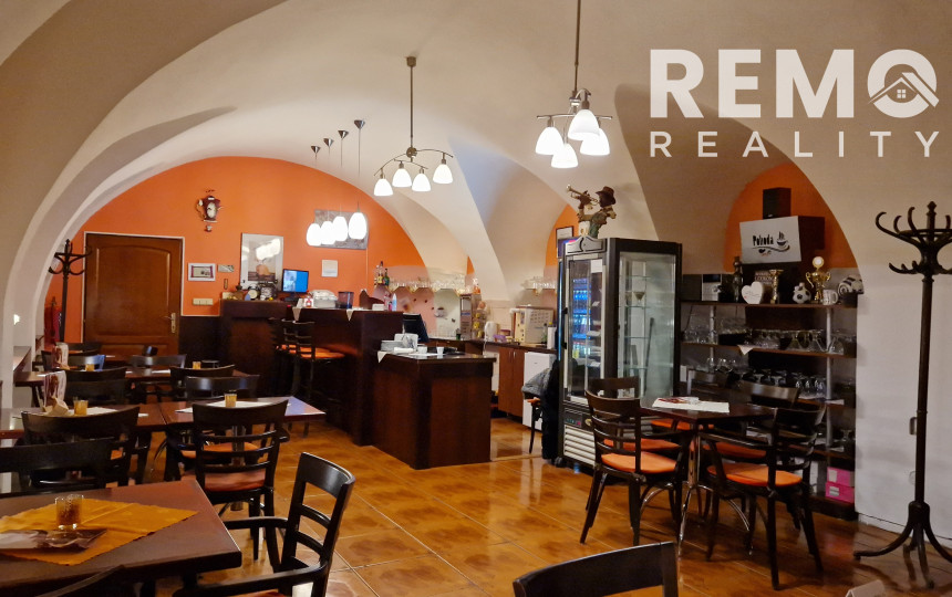 Prenájom kaviarne v centre s 120m2 terasou a garážou. TOP PONUKA