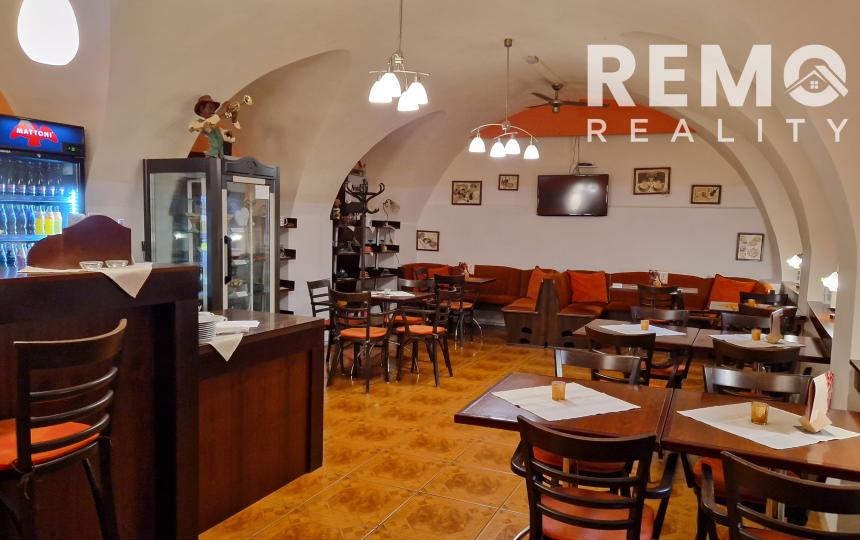 Prenájom kaviarne v centre s 120m2 terasou a garážou. TOP PONUKA
