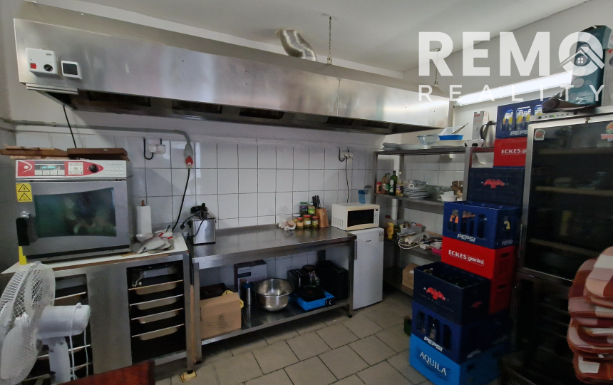 Prenájom kaviarne v centre s 120m2 terasou a garážou. TOP PONUKA