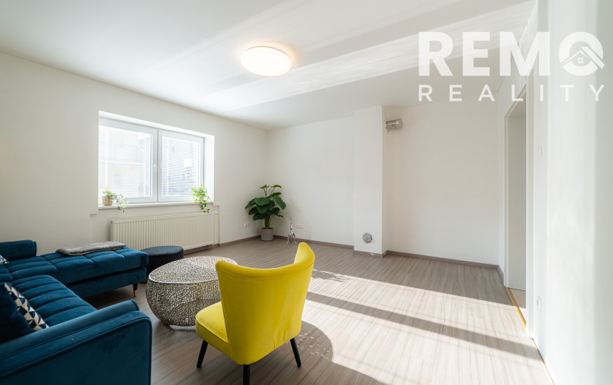 Veľký rodinný dom vhodný na podnikanie s pivnicou a altánkom. Oplatí sa vidieť.