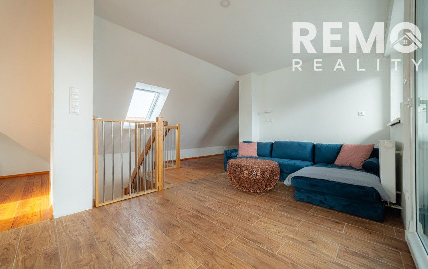 Veľký rodinný dom s pivnicou a altánkom. Oplatí sa vidieť.