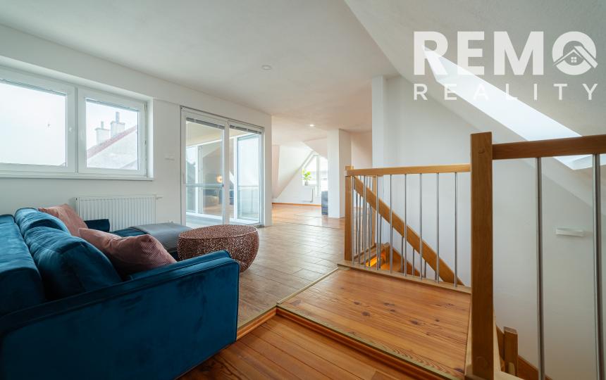 Veľký rodinný dom s pivnicou a altánkom. Oplatí sa vidieť.