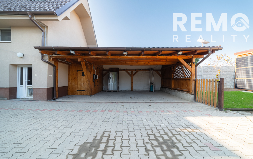 Veľký rodinný dom s pivnicou a altánkom. Oplatí sa vidieť.