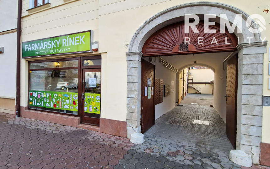 Obchodné priestory v centre s dvorom 120m2 a garážou. TOP PONUKA