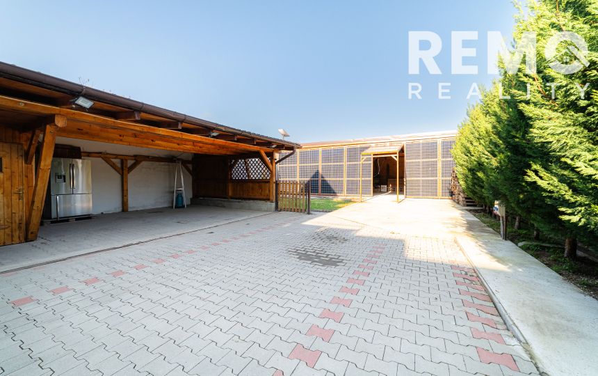 6-izb. Veľký rodinný dom s pivnicou a altánkom. Oplatí sa vidieť.