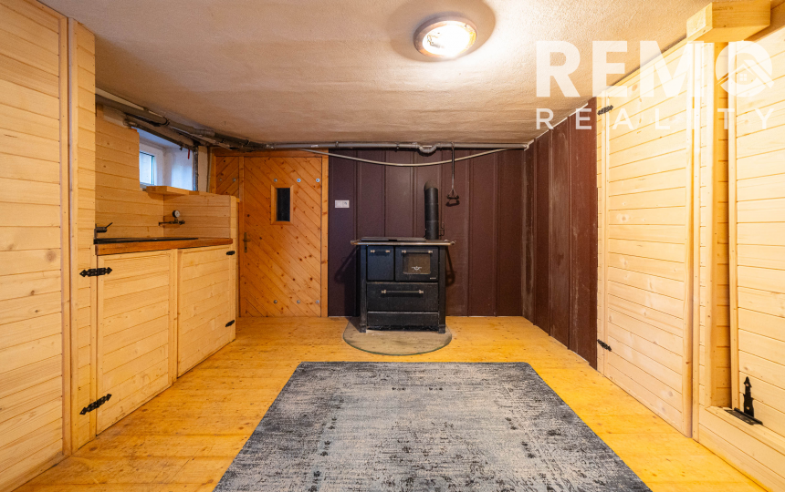 REZERVOVANÉ 6-izb. Rodinný dom s pivnicou, pozemok 638 m² DOHODA MOŽNÁ