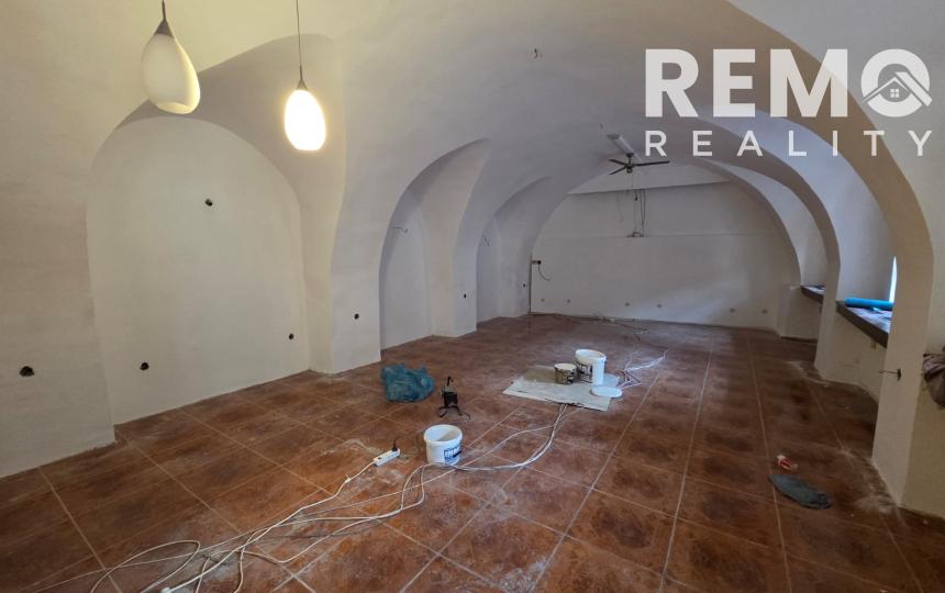 Obchodné priestory v centre s dvorom 120m2 a garážou. TOP PONUKA