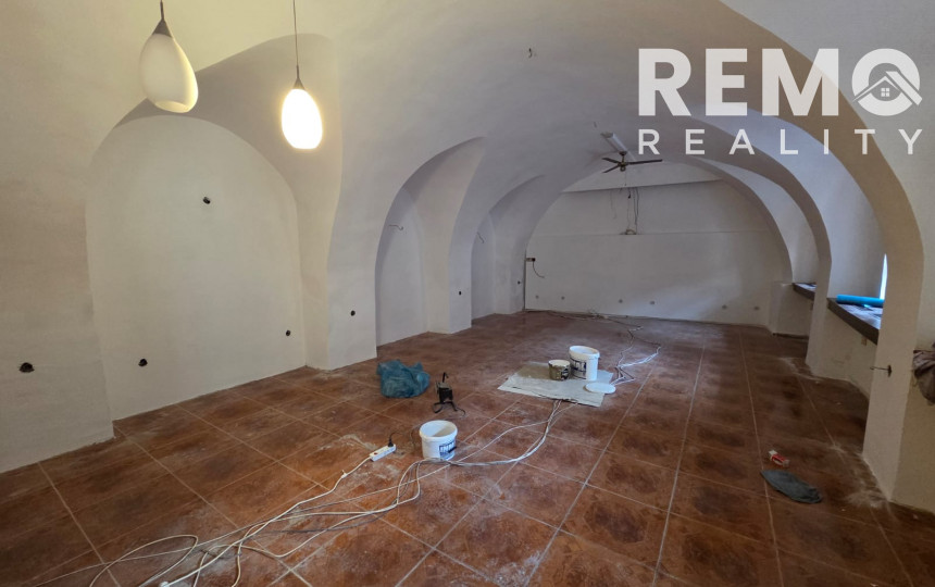 Komerčné priestory v centre s dvorom 120m2 a garážou. TOP PONUKA