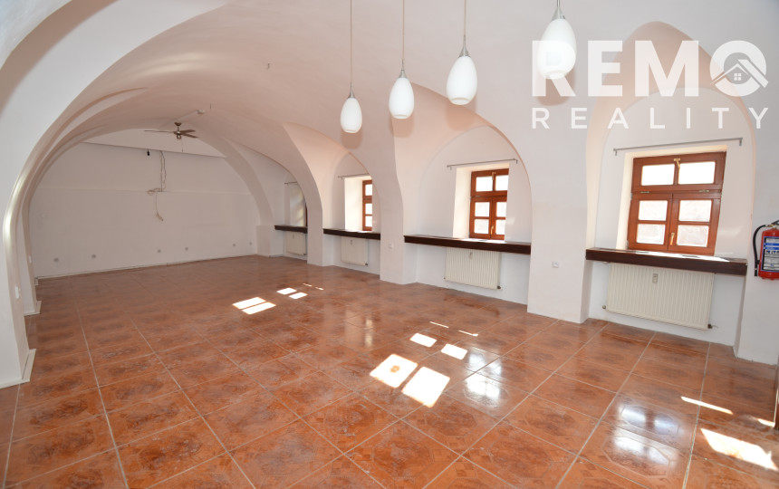 Jedinečná ponuka v úplnom centre s terasou 120m2 a garážou.