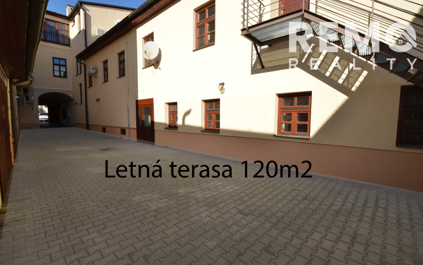 Jedinečná ponuka v úplnom centre s terasou 120m2 a garážou.