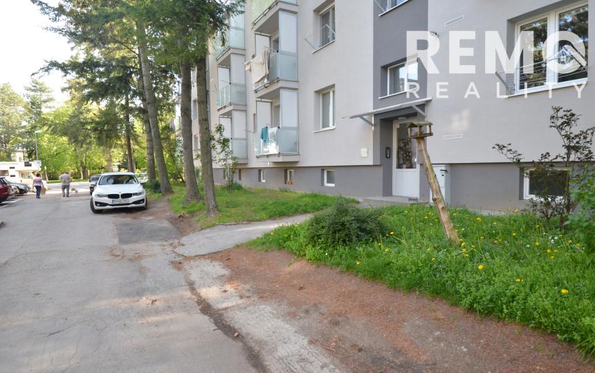 REZERVOVANÉ Garsónka v tehlovom byt. dome na Podhorskej. 2x Pivnica