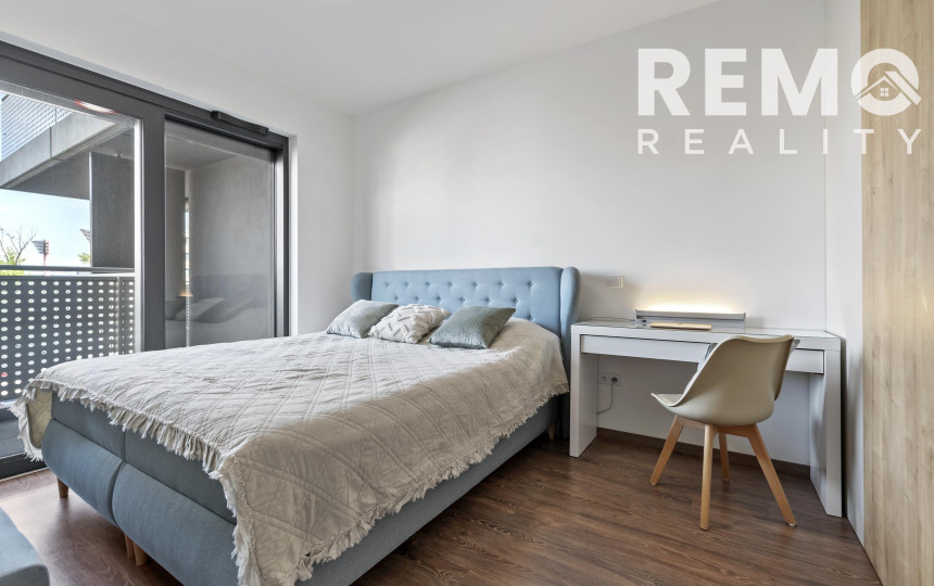 Štýlový 2-izb. byt v Tehelnom poli – 2 balkóny, parkovanie, pivnica v CENE