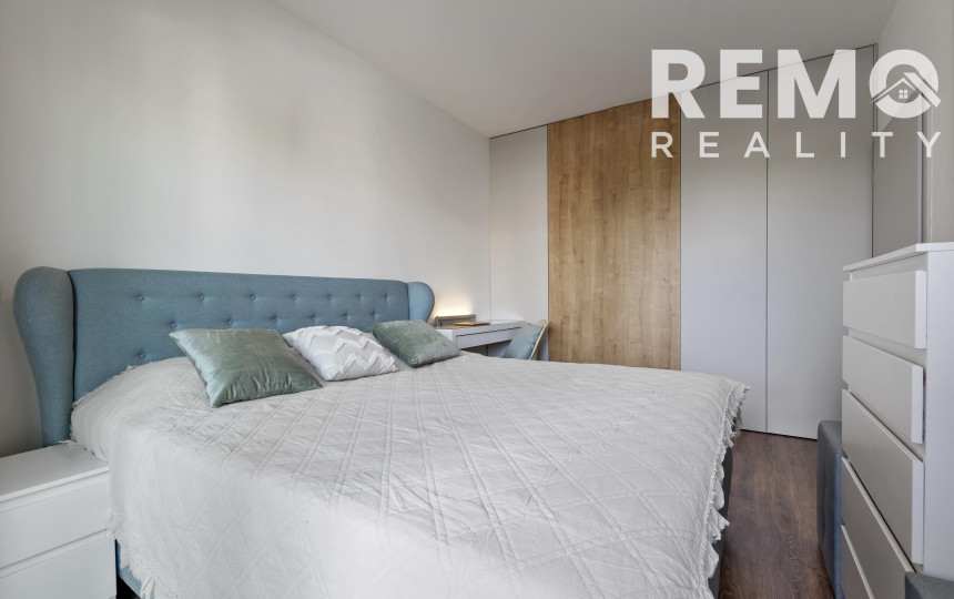 Štýlový 2-izb. byt v Tehelnom poli – 2 balkóny, parkovanie, pivnica v CENE