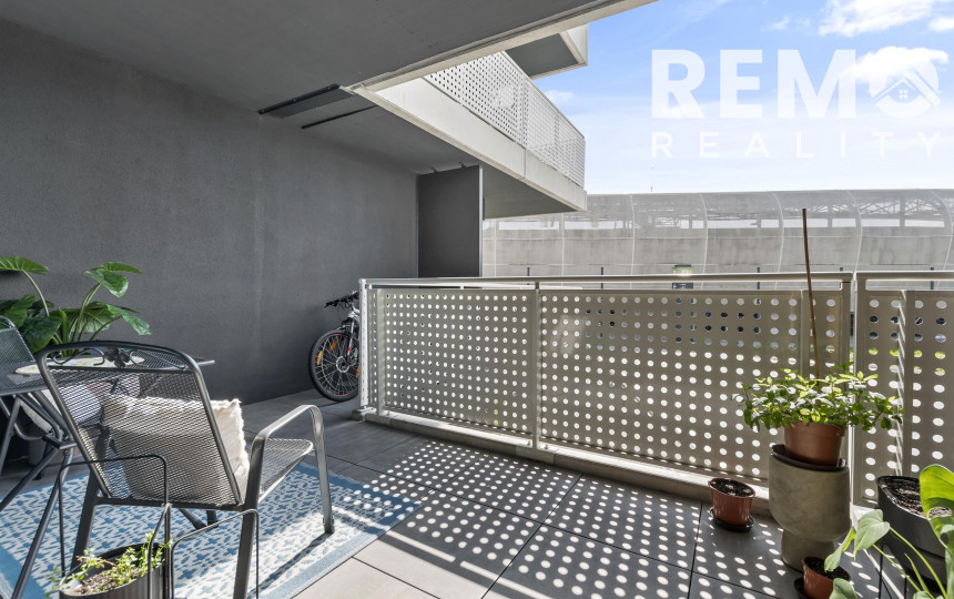 Štýlový 2-izb. byt v Tehelnom poli – 2 balkóny, parkovanie, pivnica v CENE