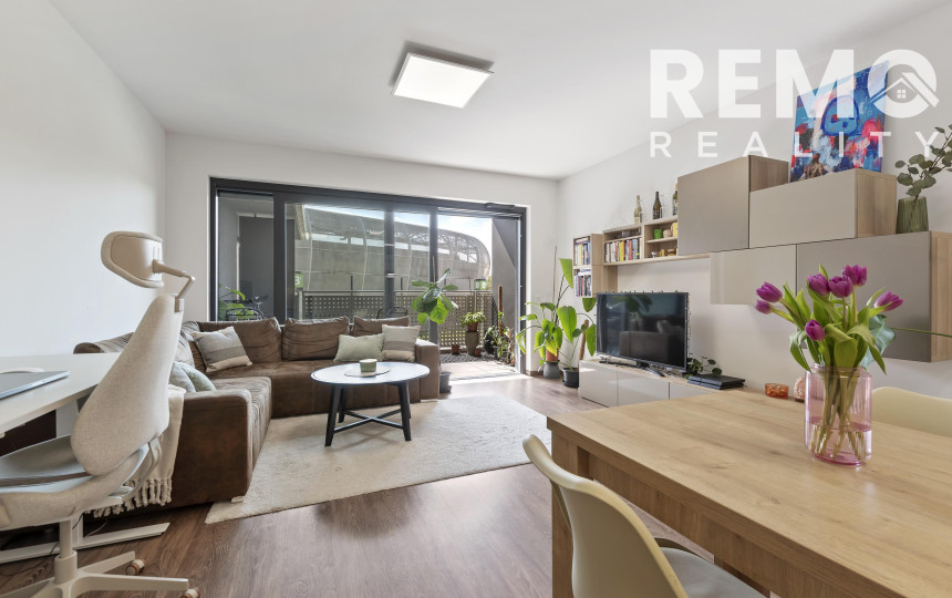 Štýlový 2-izb. byt v Tehelnom poli – 2 balkóny, parkovanie, pivnica v CENE