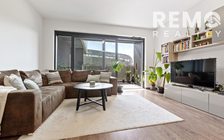 Štýlový 2-izb. byt v Tehelnom poli – 2 balkóny, parkovanie, pivnica v CENE