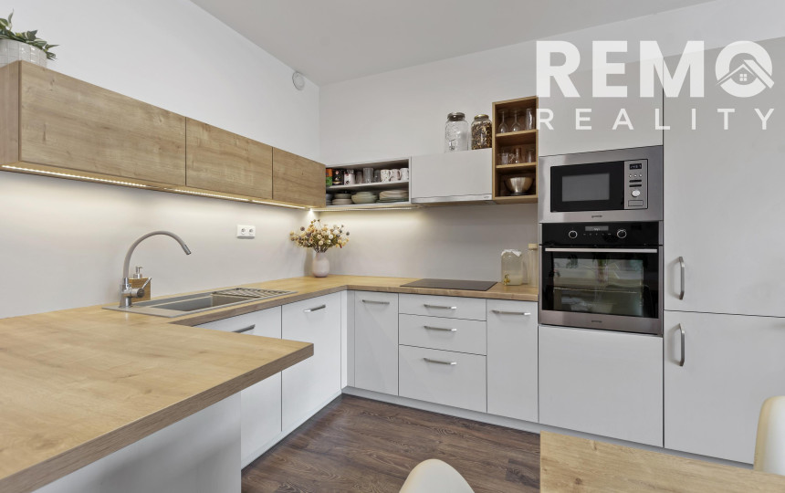 Štýlový 2-izb. byt v Tehelnom poli – 2 balkóny, parkovanie, pivnica v CENE