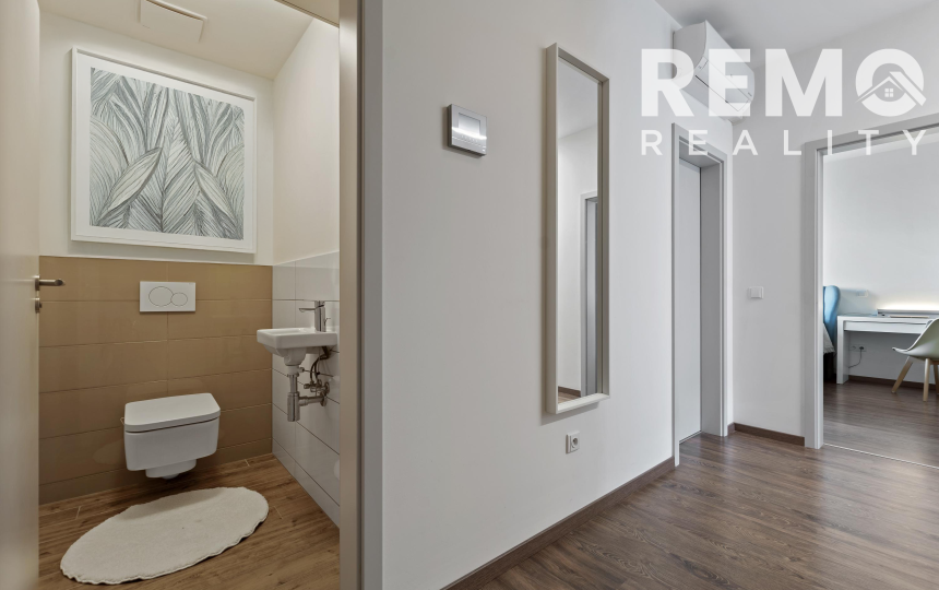 Štýlový 2-izb. byt v Tehelnom poli – 2 balkóny, parkovanie, pivnica v CENE