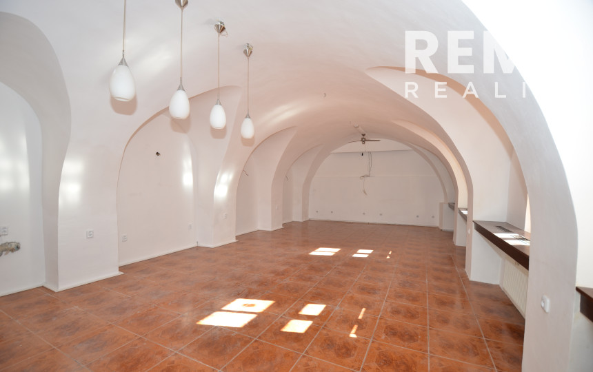 Radničné nám. - Priestory so 120m2 terasou a garážou. TOP PONUKA