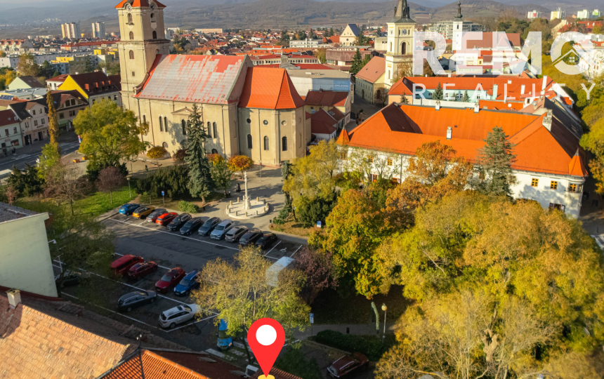 Komerčné priestory v centre s dvorom 120m2 a garážou. TOP PONUKA