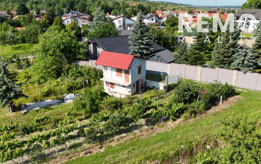Rekreačný domček s pekným pozemkom v Harmónii. Odporúčam