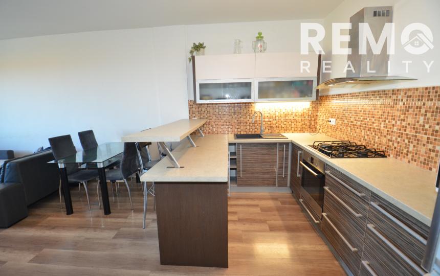 PREDANÉ - Pekný 2-izb. byt so šatníkom a vlastným kúrením. Nízke náklady a výborná dispozícia