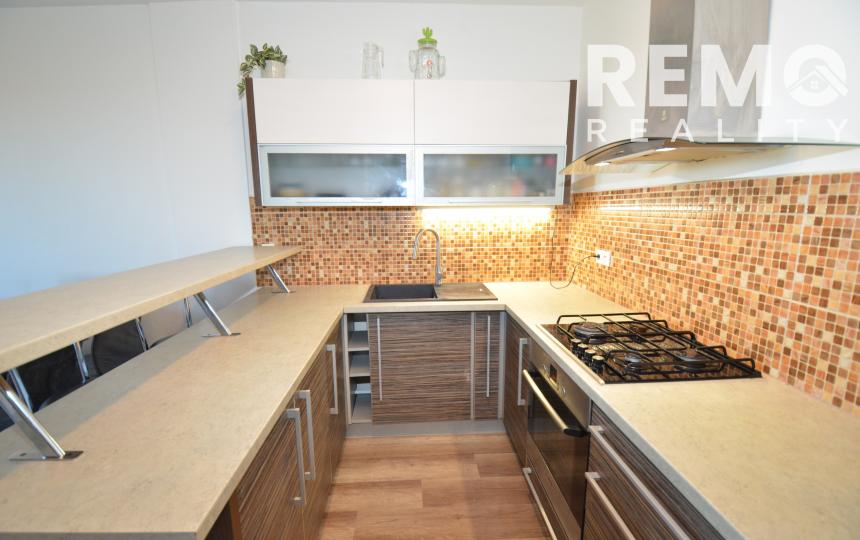 PREDANÉ - Pekný 2-izb. byt so šatníkom a vlastným kúrením. Nízke náklady a výborná dispozícia