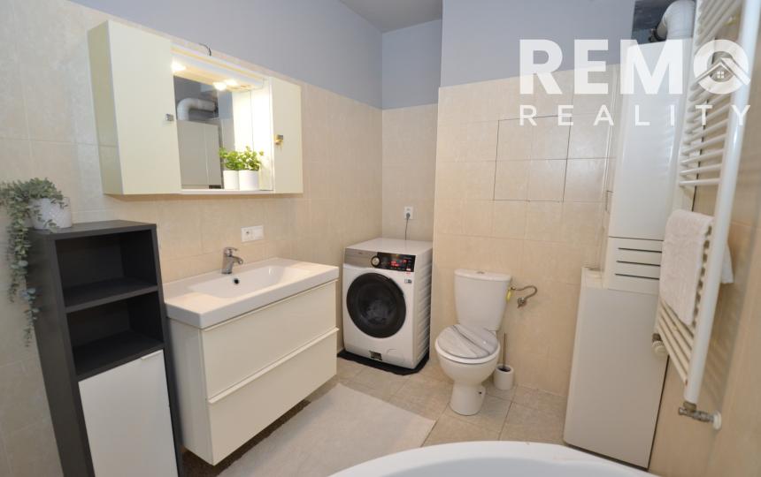 PREDANÉ - Pekný 2-izb. byt so šatníkom a vlastným kúrením. Nízke náklady a výborná dispozícia