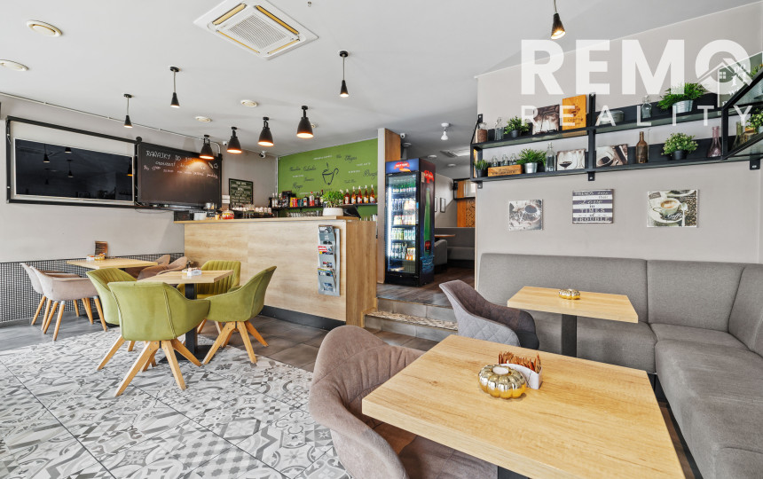 Zariadený priestor pre kaviareň, bistro s terasou na Tomášikovej