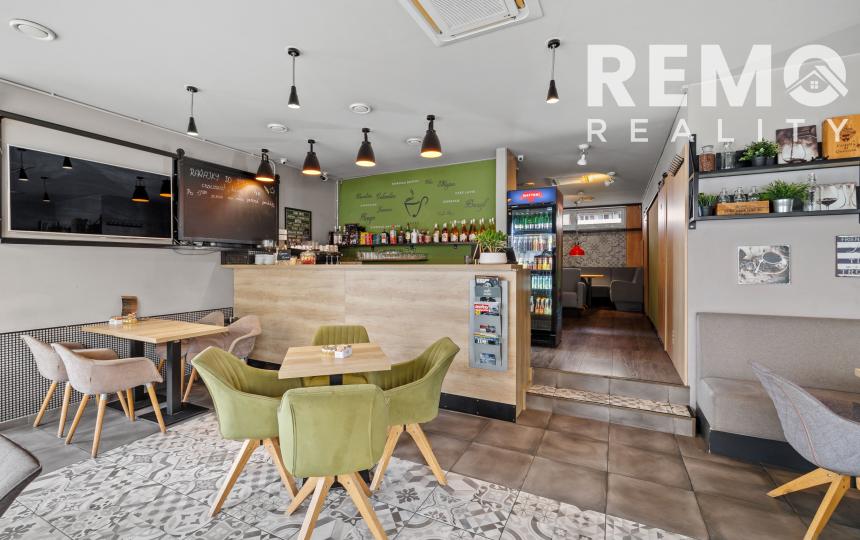 Zariadený priestor pre kaviareň, bistro s terasou na Tomášikovej