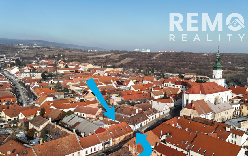 Obchodné priestory s reklamnou plochou v cene. Parkovanie pred prevádzkou.