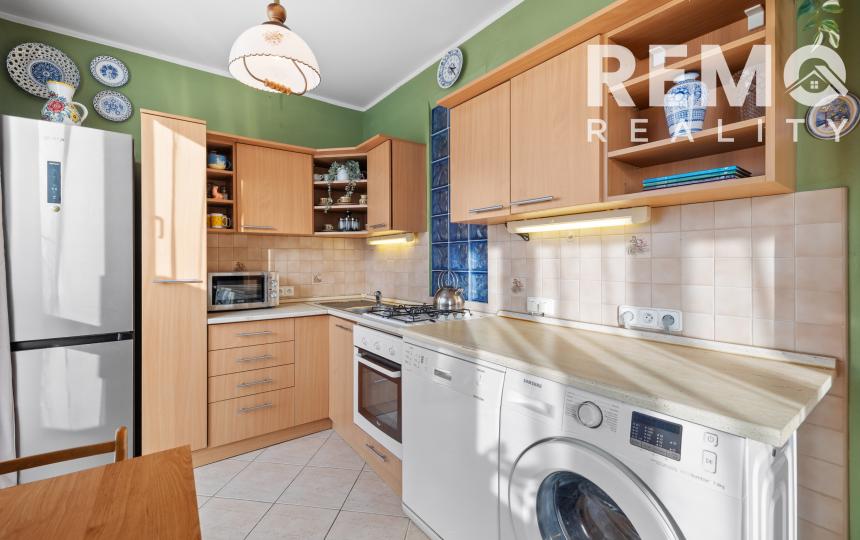 Priestranný 3-izb. byt s dvomi balkónmi v tichej časti Ružinova