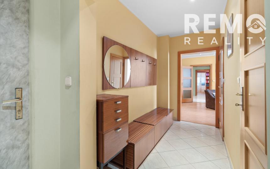 Priestranný 3-izb. byt s dvomi balkónmi v tichej časti Ružinova