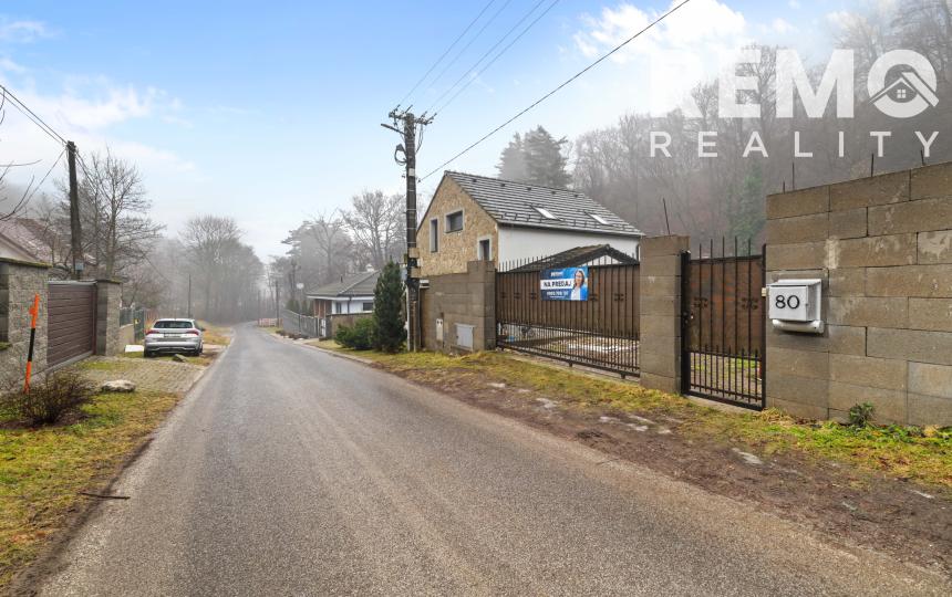 Pekný rodinný dom pod lesom s veľkým potenciálom. Nová strecha