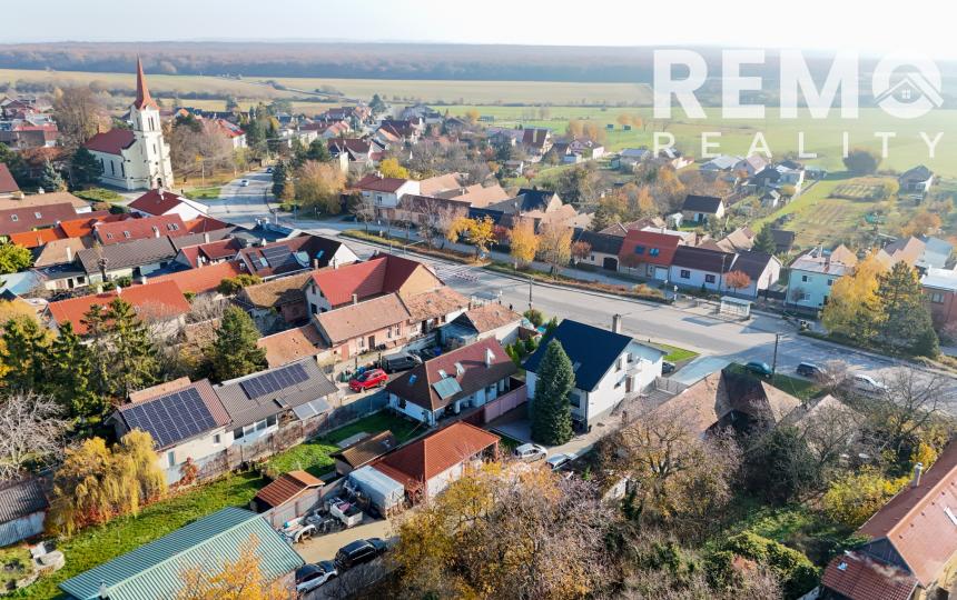 Rodinný dom v CENTRE obce s kompletnými IS a stavebným povolením