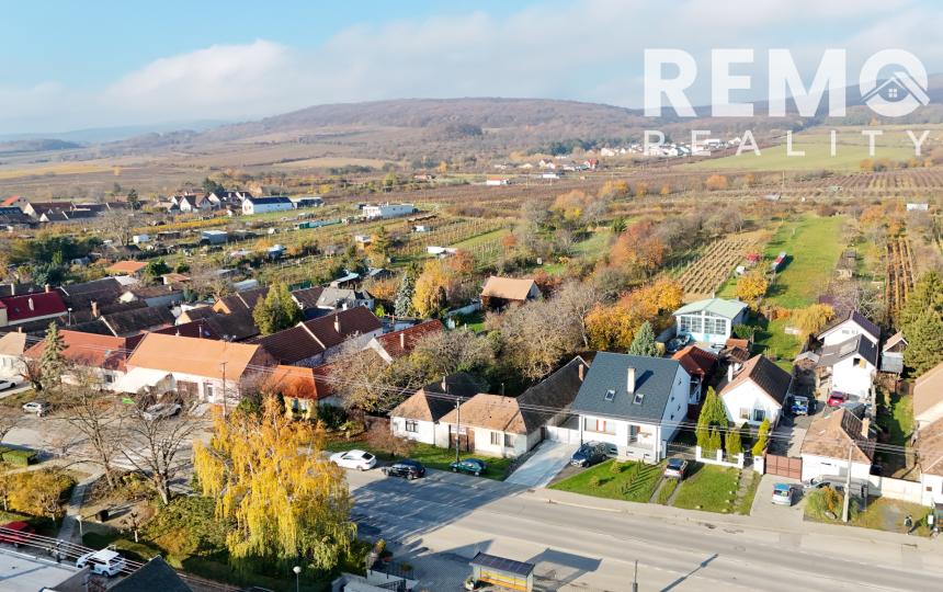 Rodinný dom v CENTRE obce s kompletnými IS a stavebným povolením