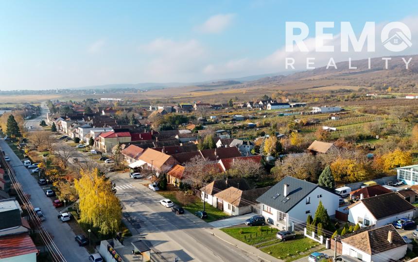 Rodinný dom v CENTRE obce s kompletnými IS a stavebným povolením