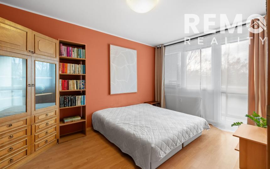 3-izb. byt kde vám nikto nepozerá do okien. 2x balkón, pivnica