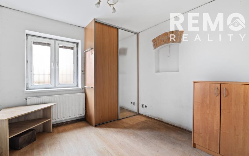 Pekný rodinný dom pod lesom s veľkým potenciálom. Nová strecha