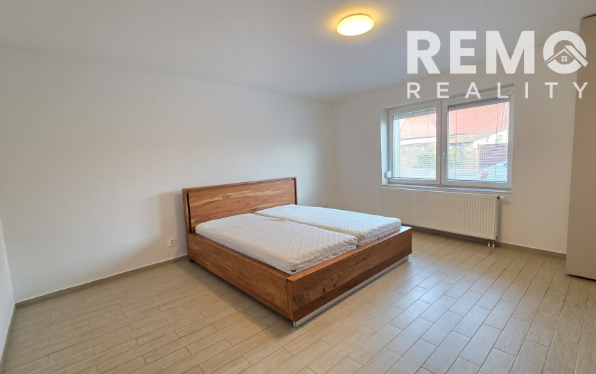 Veľký 1,5-izb byt s terasou a súkromným parkovaním. V cene internet aj energie