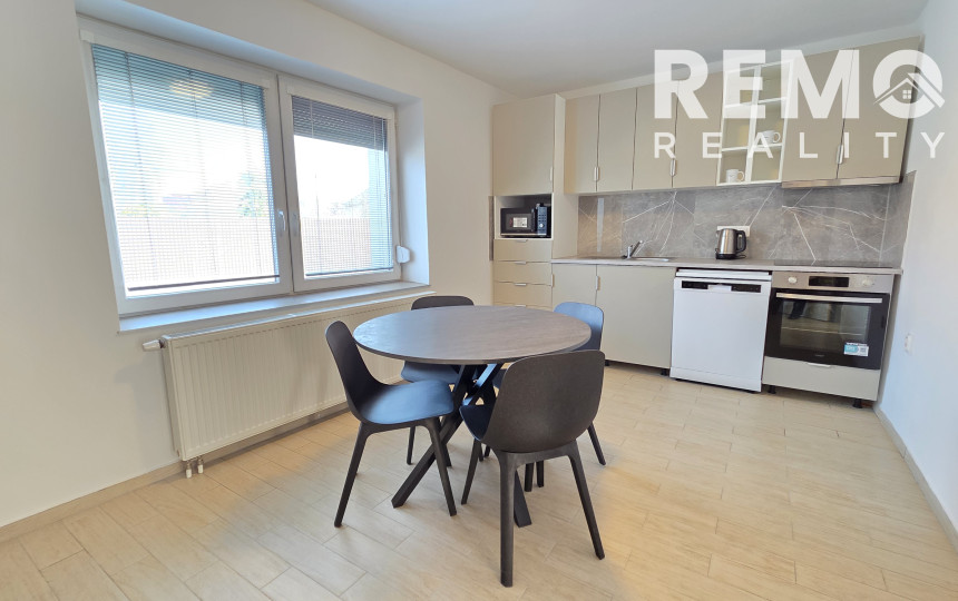 Veľký 1,5-izb byt s terasou a súkromným parkovaním. V cene internet aj energie