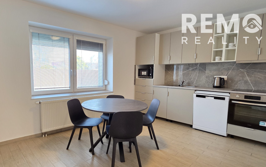 Veľký 1,5-izb byt s terasou a súkromným parkovaním. V cene internet aj energie